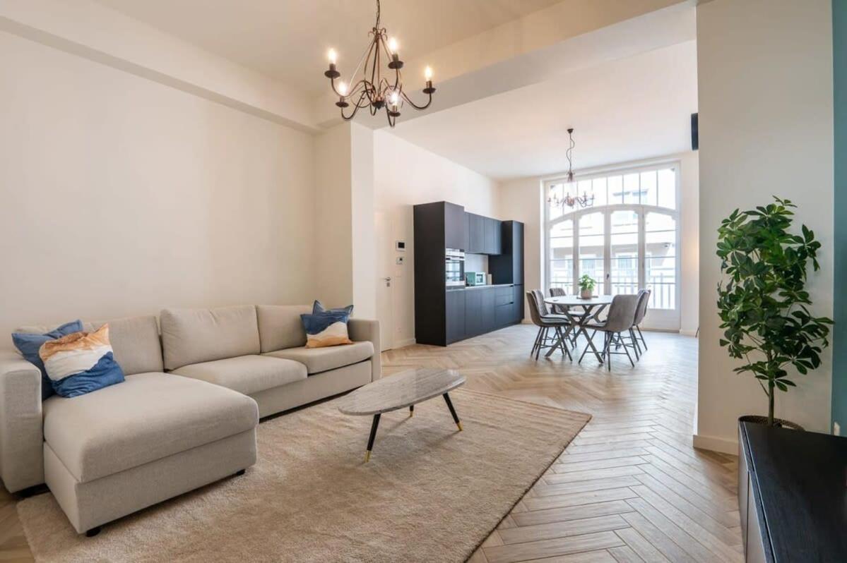 Beautiful Renovated Apartment In An Authentic Building Oostende Eksteriør bilde